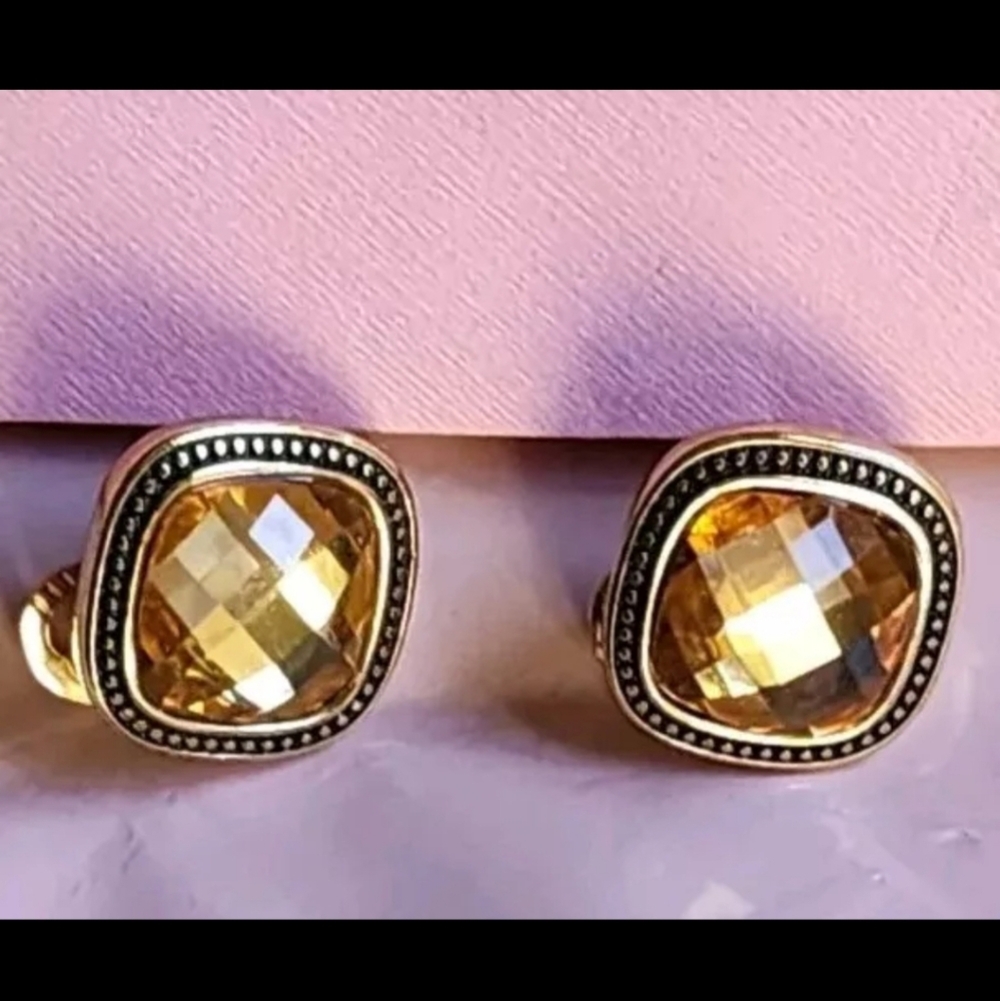 Vintage Signed NAPIER Gold Tone Square shaped  Clip On Earrings